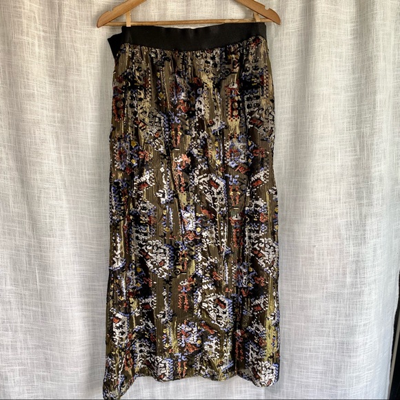 Boutique Metallic Velvet Abstract Maxi Skirt - Picture 4 of 7